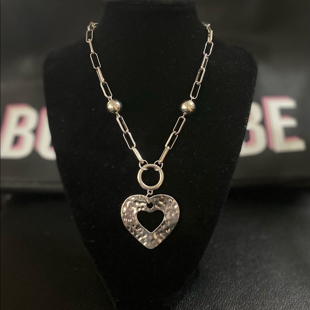 Women’s necklace